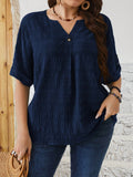 Blusa Feminina com Botão Decorativo e Manga 3/4 - Lucia. Plus Size.