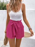 Conjunto Feminino textura decorativa com cami de renda e shorts com cinto de cintura Behati