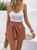 Conjunto Feminino textura decorativa com cami de renda e shorts com cinto de cintura Behati