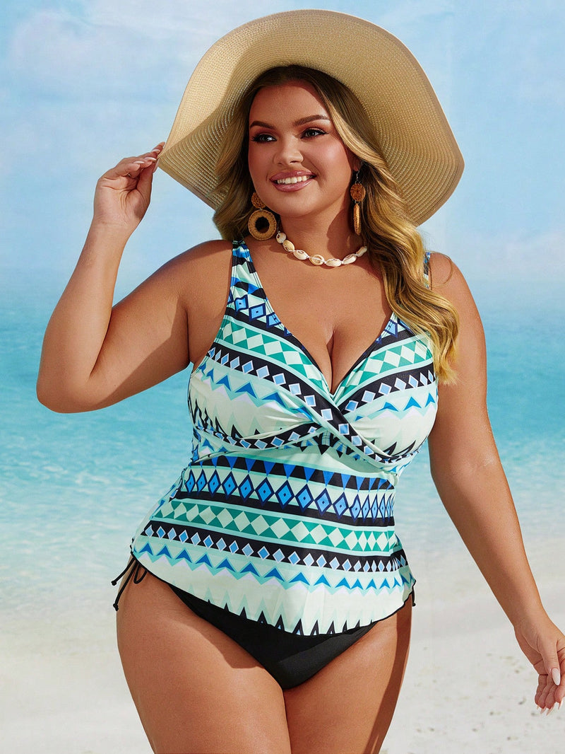 Tankini Feminino com Decote Cruzado e Estampa Geométrica - Naynne. Plus Size