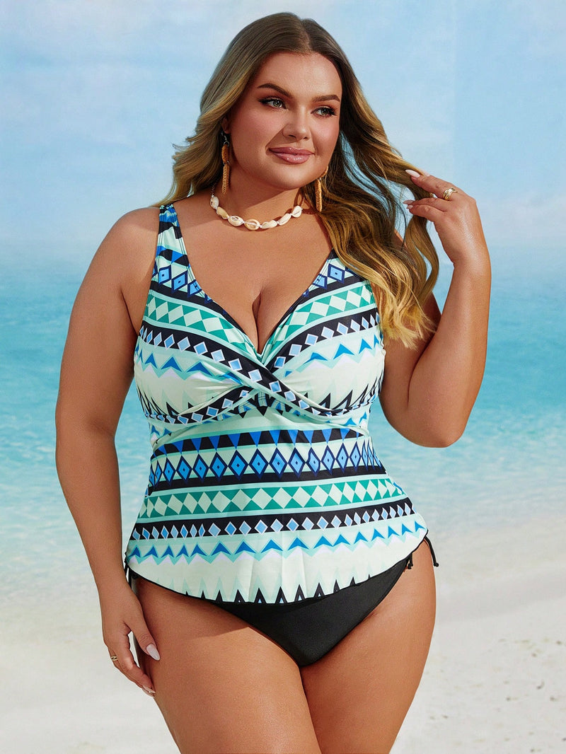 Tankini Feminino com Decote Cruzado e Estampa Geométrica - Naynne. Plus Size