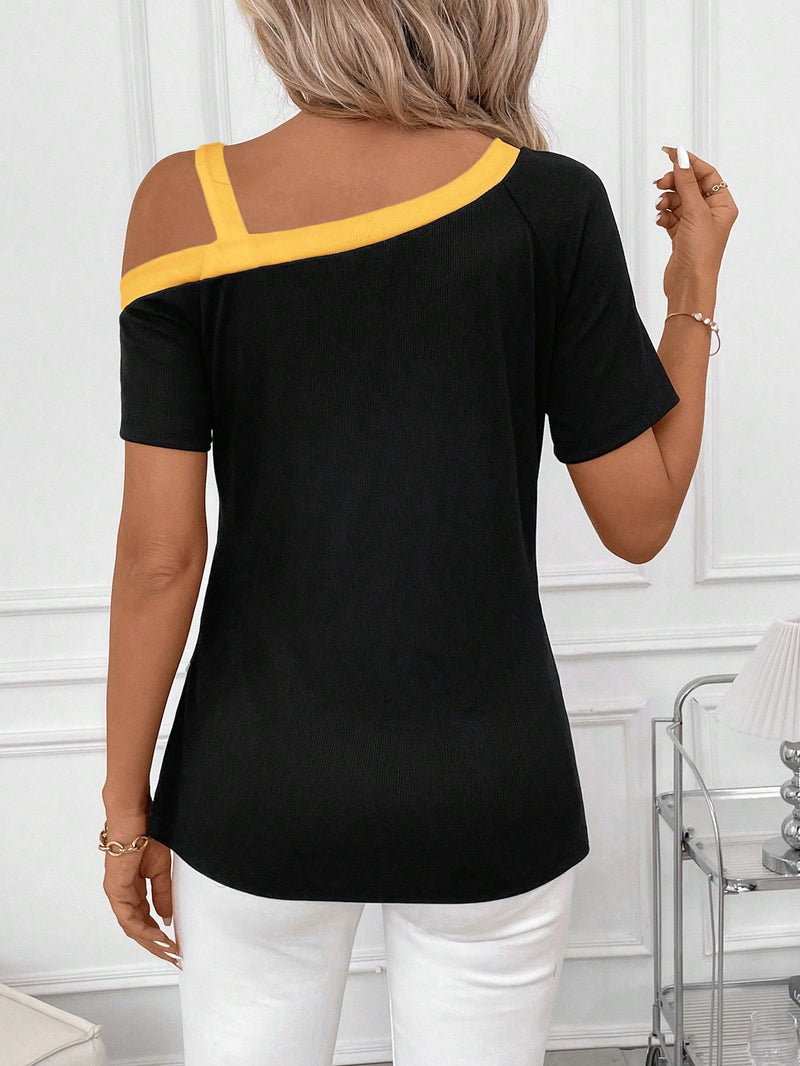 Camiseta Feminina Gola Assimétrica Detalhe Do Botão