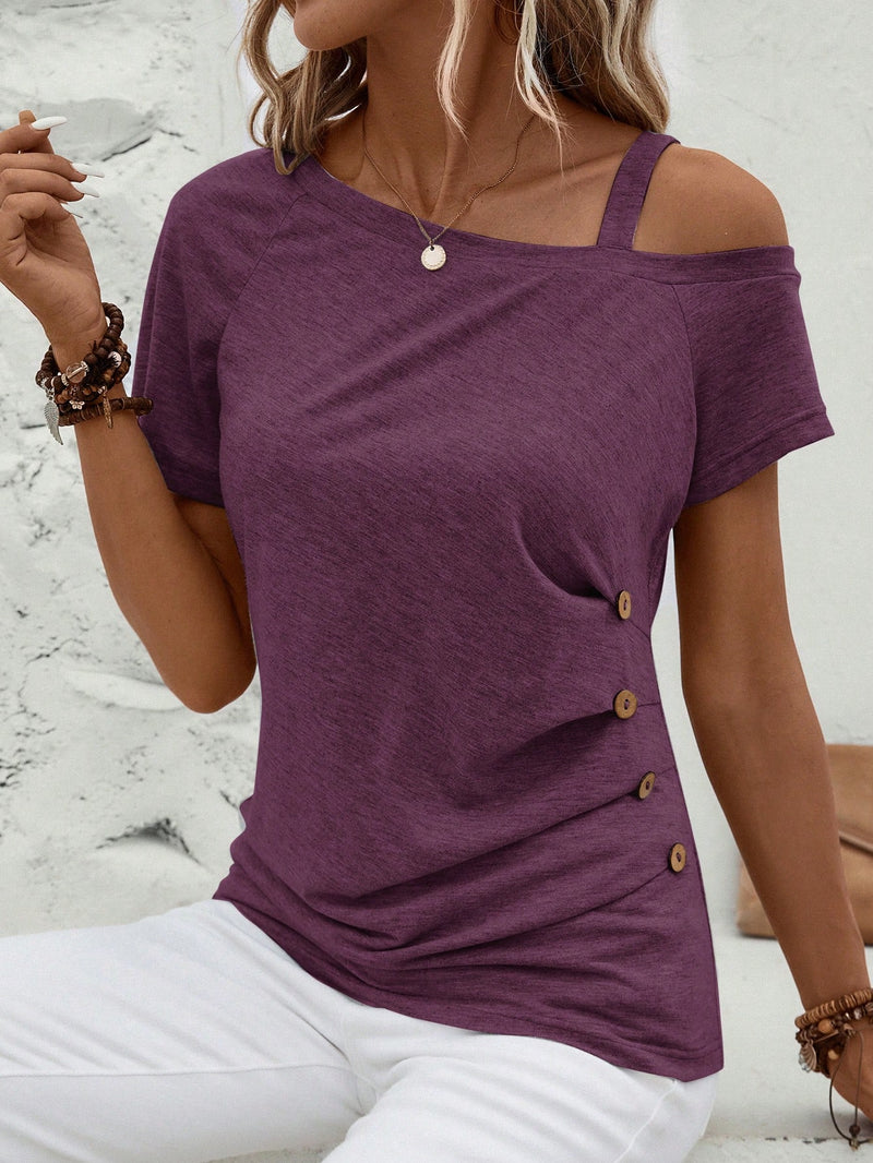 Camiseta Feminina Gola Assimétrica Detalhe Do Botão